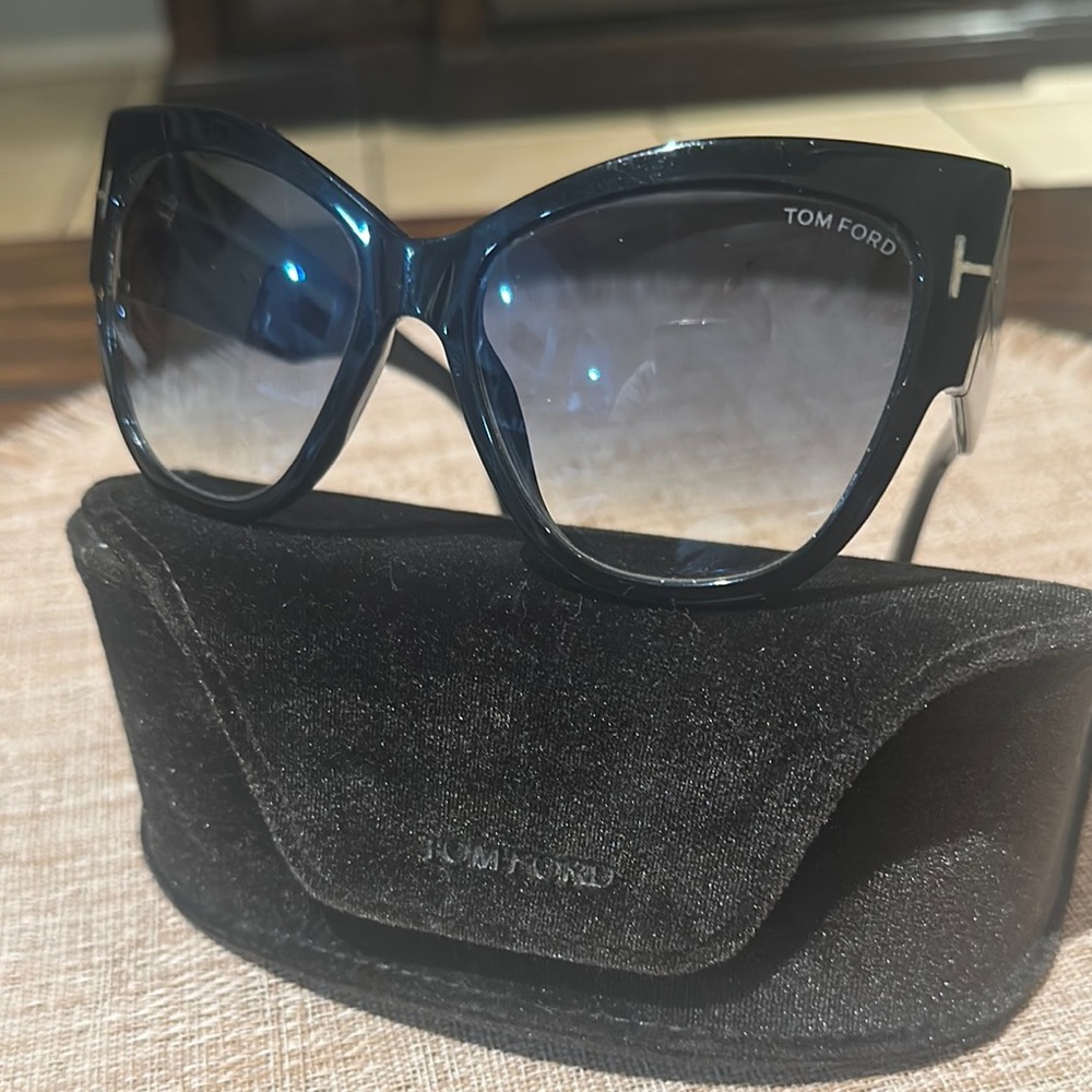 Tom Ford Black Sunglasses Women’s Cat Eye Style
